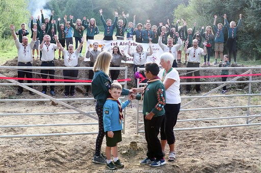 scouts cutting ribbon